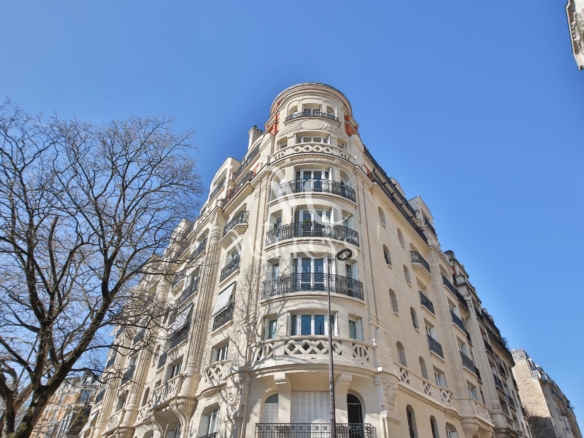 Auteuil Sud – 68m2 –  Immeuble Art Déco
