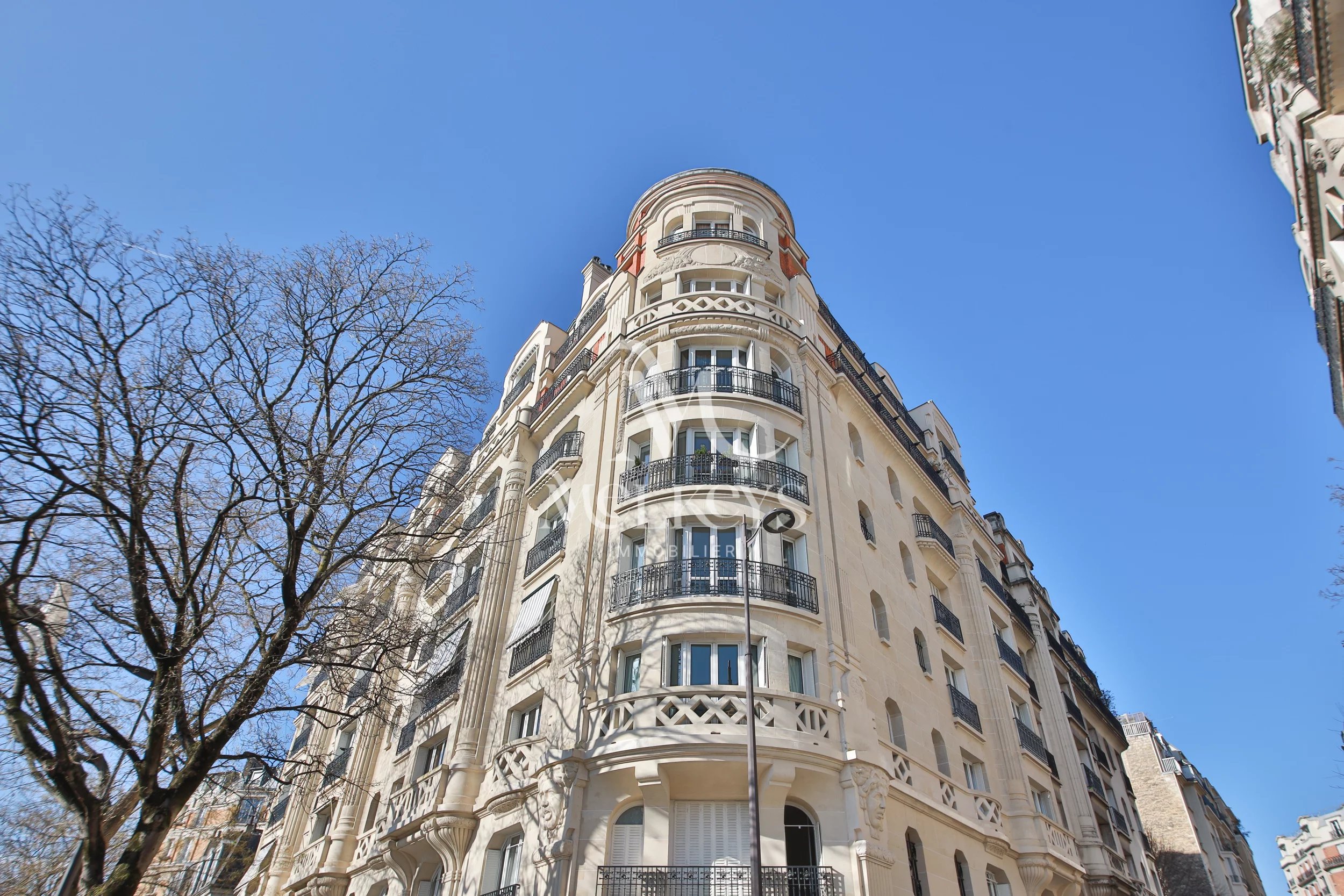 Auteuil Sud – 68m2 –  Immeuble Art Déco