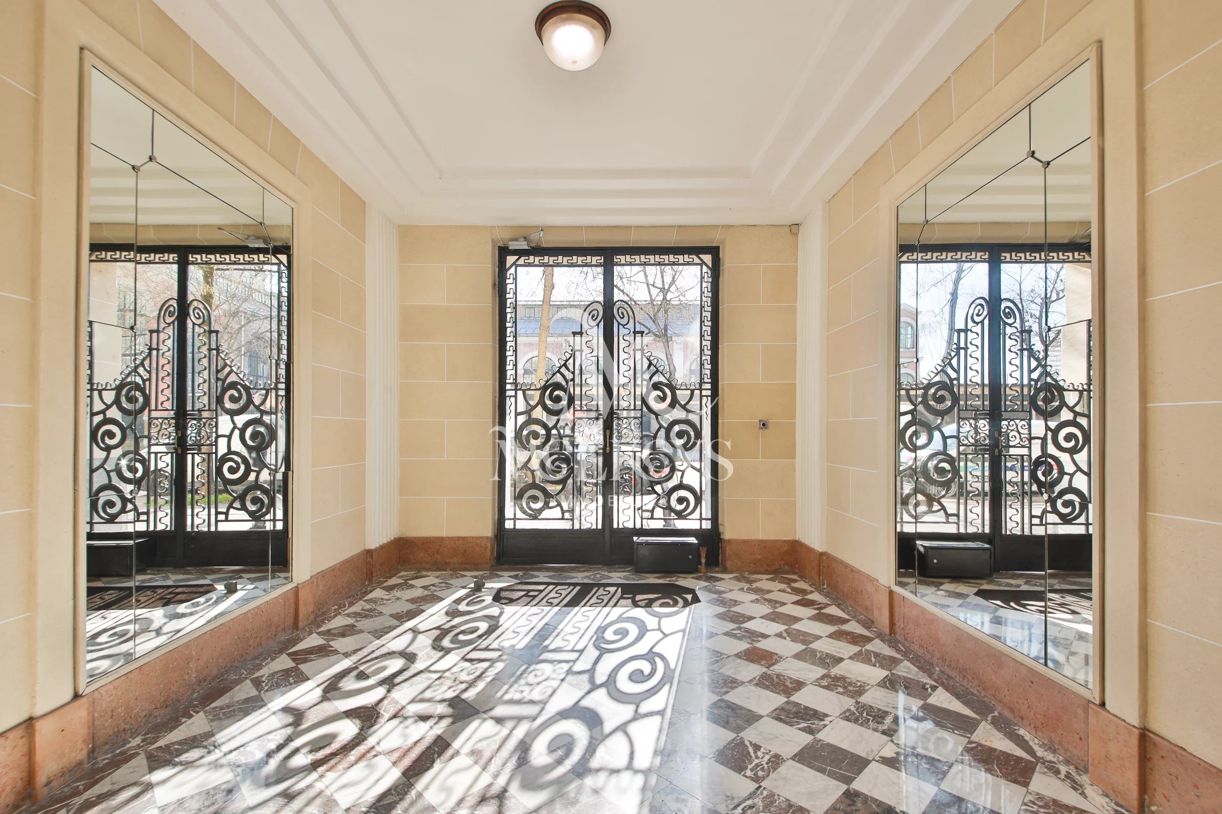 Auteuil Sud – 68m2 –  Immeuble Art Déco